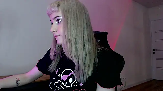 Snapshot of Princess_Shy___ chatting on 02.22.25 Princess Shy    online show from 02.22.25