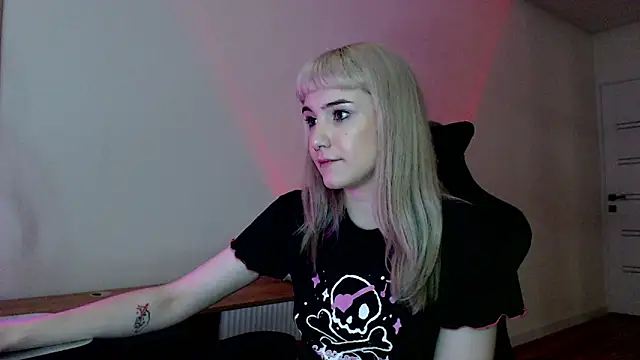 Snapshot of Princess_Shy___ chatting on 02.26.25 Princess Shy    online show from 02.26.25