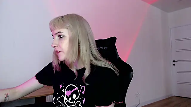 Snapshot of Princess_Shy___ chatting on 03.03.25 Princess Shy    online show from 03.03.25