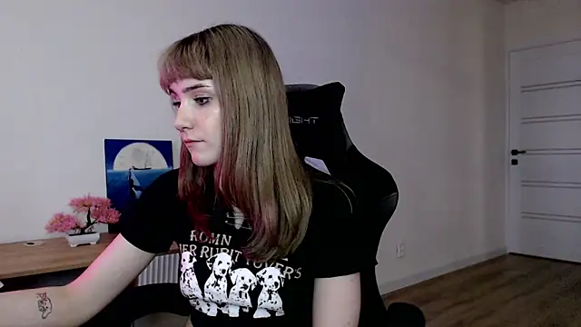 Snapshot of Princess_Shy___ chatting on 03.12.25 Princess Shy    online show from 03.12.25