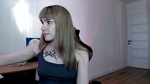 Snapshot of Princess_Shy___ chatting on 03.16.25 Princess Shy    online show from 03.16.25