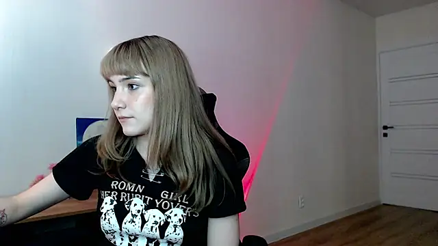 Snapshot of Princess_Shy___ chatting on 03.19.25 Princess Shy    online show from 03.19.25