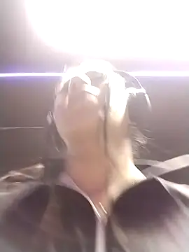 Snapshot of Karenn12 chatting on 09.19.25 Karenn12 online show from 09.19.25