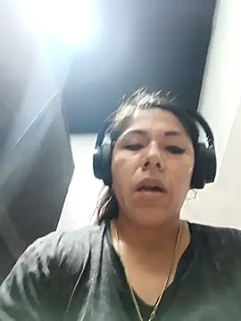 Snapshot of Karenn12 chatting on 10.10.25 Karenn12 online show from 10.10.25