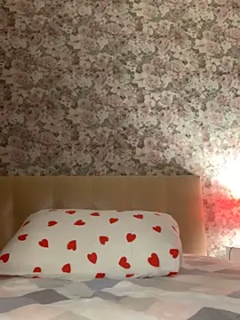 Laura Millf online show from 03.09.25