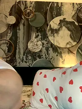 Laura Millf online show from 12.04.25