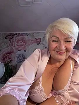 Snapshot of Laura_Millf chatting on 07.19.26 Laura Millf online show from 07.19.26