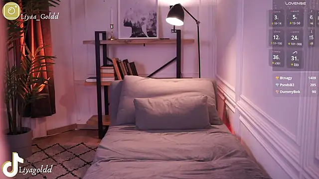 Snapshot of Liya_Gold_ chatting on 12.22.24 Liya Gold  online show from 12.22.24