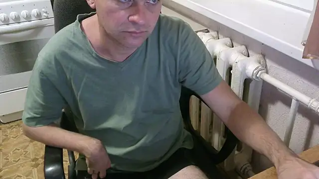 Snapshot of AlDON59 chatting on 09.18.25 AlDON59 online show from 09.18.25