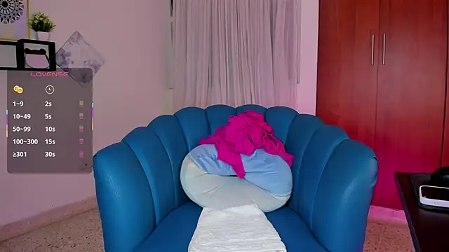 Julie Markk online show from 11.27.25