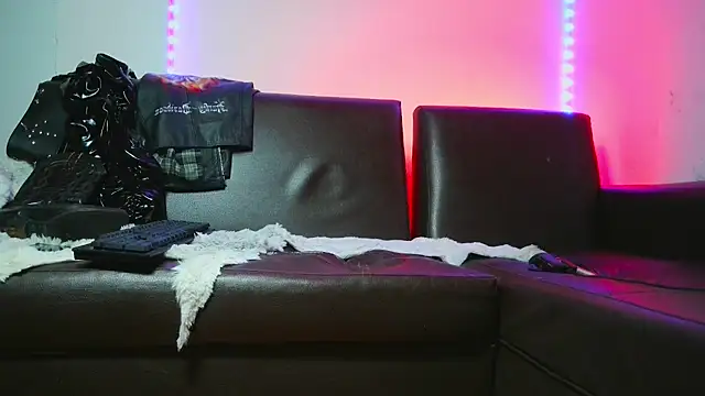 Leonnardo Jaramillo online show from 12.04.24