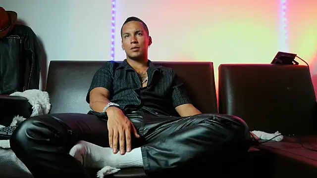 Leonnardo Jaramillo online show from 01.01.25