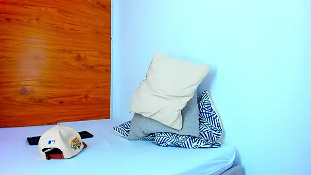 Snapshot of EVAN_XOX chatting on 12.18.24 EVAN XOX online show from 12.18.24