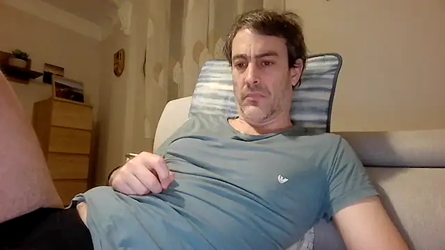 Snapshot of basquehotboy chatting on 02.27.26 basquehotboy online show from 02.27.26