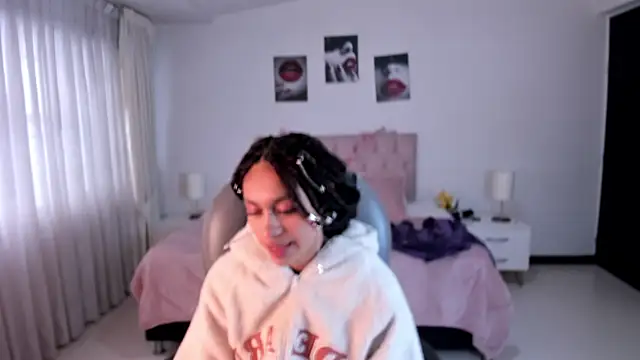 Kat cute  online show from 01.25.25