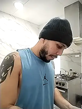 Snapshot of mikilod chatting on 02.18.26 mikilod online show from 02.18.26