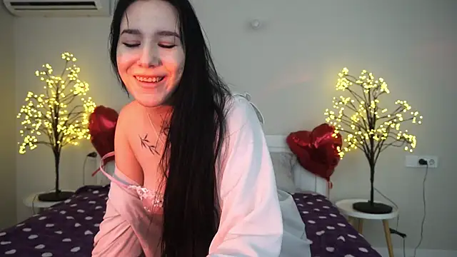 NikkiGoldSide online show from 03.08.25