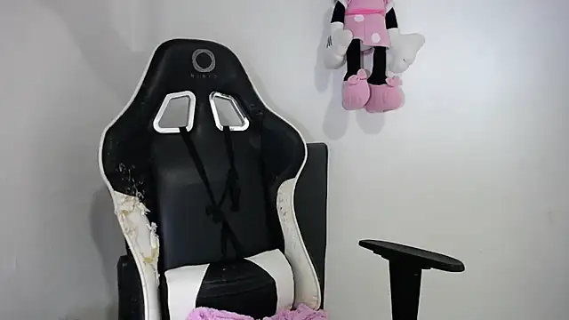 Snapshot of bulma_milk chatting on 10.15.25 bulma milk online show from 10.15.25