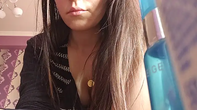 Snapshot of AlejandraDelaney chatting on 12.17.24 AlejandraDelaney online show from 12.17.24