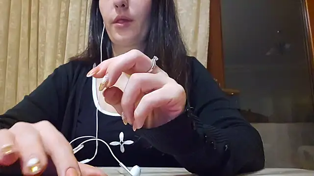 Snapshot of AlejandraDelaney chatting on 12.30.24 AlejandraDelaney online show from 12.30.24