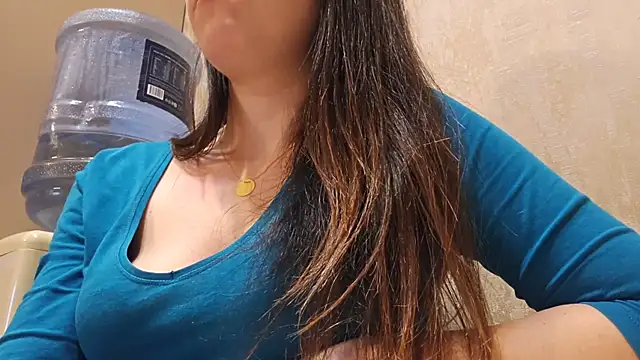 Snapshot of AlejandraDelaney chatting on 01.24.25 AlejandraDelaney online show from 01.24.25