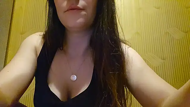 Snapshot of AlejandraDelaney chatting on 03.18.25 AlejandraDelaney online show from 03.18.25