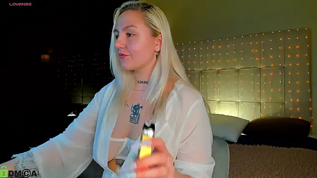 Snapshot of Debbie_Taylor chatting on 04.14.26 Debbie Taylor online show from 04.14.26