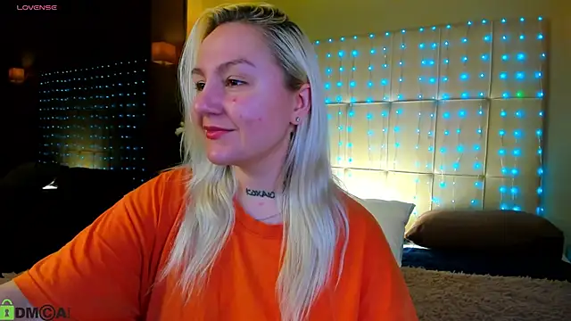 Snapshot of Debbie_Taylor chatting on 04.15.26 Debbie Taylor online show from 04.15.26