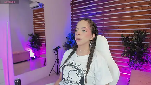 Sapphire Venuss online show from 02.22.26