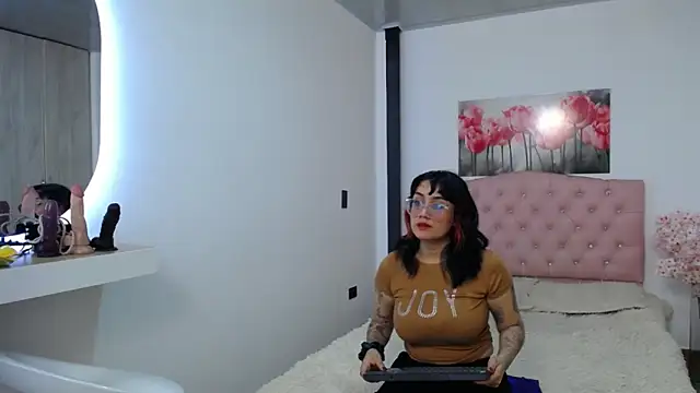 Snapshot of lily_f00x chatting on 09.24.25 lily f00x online show from 09.24.25