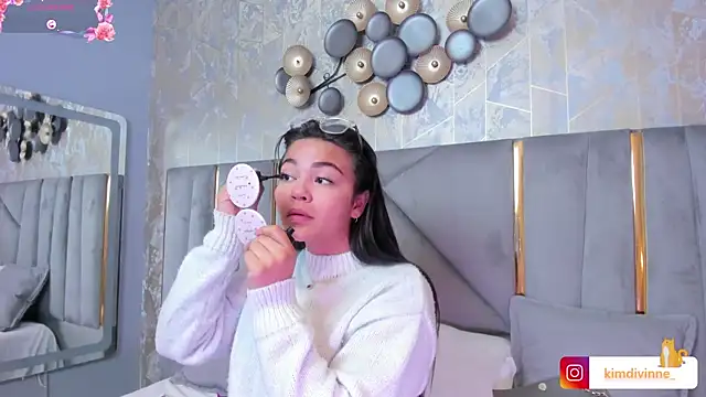 KimDevinne online show from 03.15.25