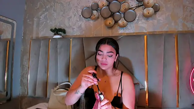 KimDevinne online show from 10.03.25