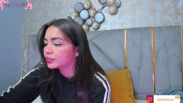 KimDevinne online show from 11.13.25