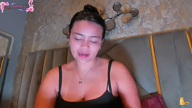 KimDevinne online show from 02.12.26