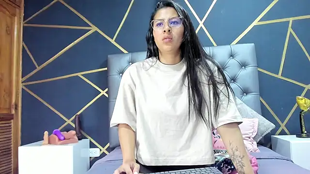 Snapshot of Luci_And_Sofi chatting on 01.18.25 Luci And Sofi online show from 01.18.25