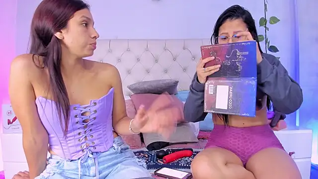 Snapshot of Luci_And_Sofi chatting on 03.07.25 Luci And Sofi online show from 03.07.25