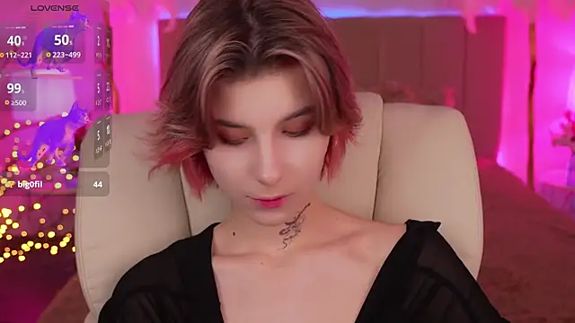 Snapshot of HaylaAmber chatting on 12.13.24 HaylaAmber online show from 12.13.24