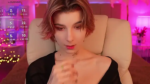 Snapshot of HaylaAmber chatting on 12.16.24 HaylaAmber online show from 12.16.24