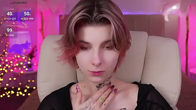 Snapshot of HaylaAmber chatting on 12.19.24 HaylaAmber online show from 12.19.24