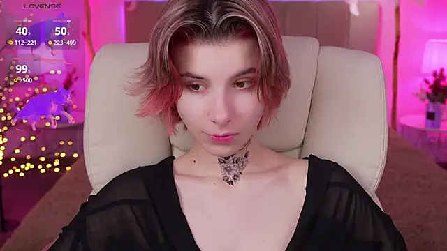 Snapshot of HaylaAmber chatting on 12.19.24 HaylaAmber online show from 12.19.24