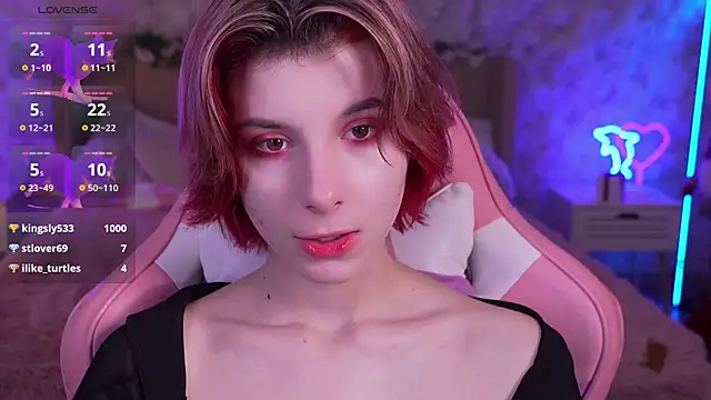 Snapshot of HaylaAmber chatting on 12.22.24 HaylaAmber online show from 12.22.24