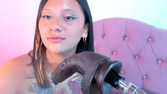 Snapshot of Mila_nixon02 chatting on 12.14.24 Mila nixon02 online show from 12.14.24