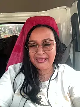 Gia Nahomi online show from 12.12.24