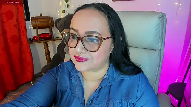 Gia Nahomi online show from 04.15.26