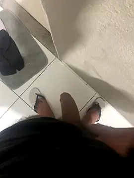 Snapshot of VouchingLagging chatting on 10.22.25 VouchingLagging online show from 10.22.25