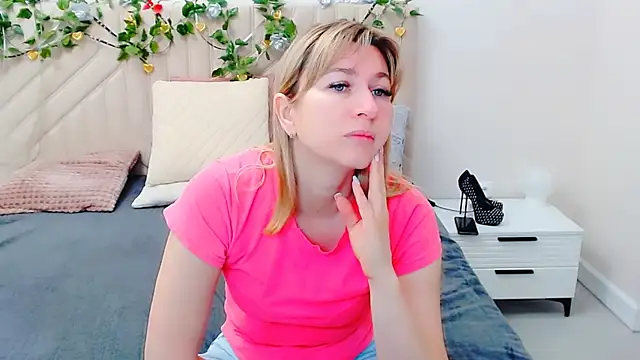 Snapshot of Incredible_Ariela chatting on 04.01.26 Incredible Ariela online show from 04.01.26