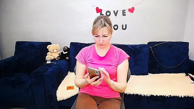 Snapshot of Incredible_Ariela chatting on 04.05.26 Incredible Ariela online show from 04.05.26