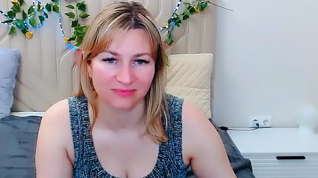 Snapshot of Incredible_Ariela chatting on 04.11.26 Incredible Ariela online show from 04.11.26