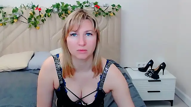 Snapshot of Incredible_Ariela chatting on 04.15.26 Incredible Ariela online show from 04.15.26