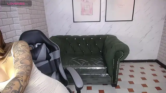 Snapshot of _Charlotte_v chatting on 12.10.24 Charlotte v online show from 12.10.24